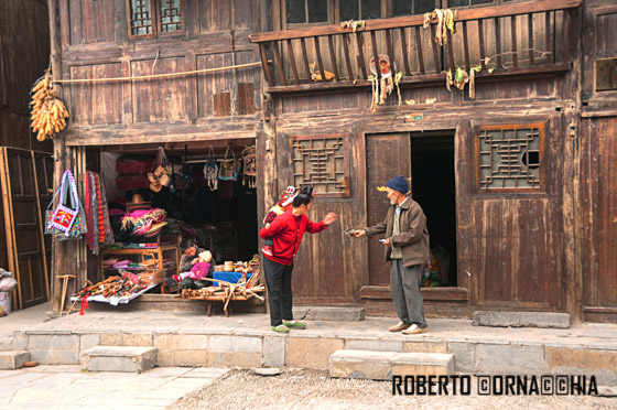Scene di vita quotidiana a Xijiang