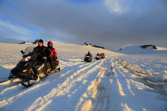 In motoslitta sul ghiacciaio