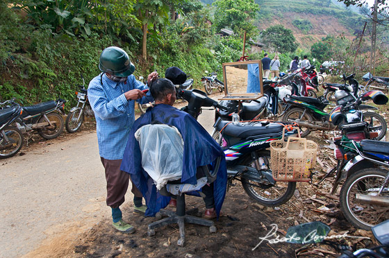 Barbiere di strada, mercato di Lung Khau Ninh