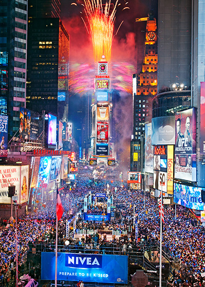 Times Square a New York, illuminata a festa per Capodanno
