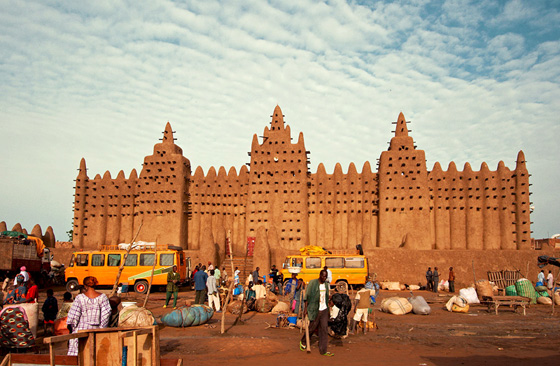 La Moschea di Djennè, di fango essiccato, in Mali