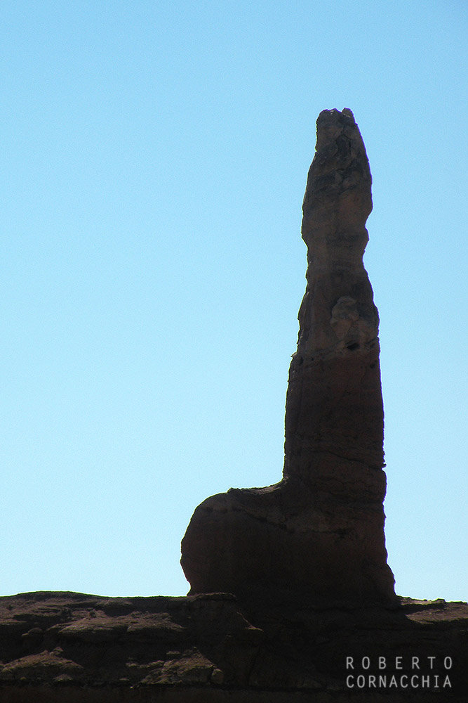 Altra sand pipe, dalla forma equivoca (Archvio Fotografico Pianeta Gaia)