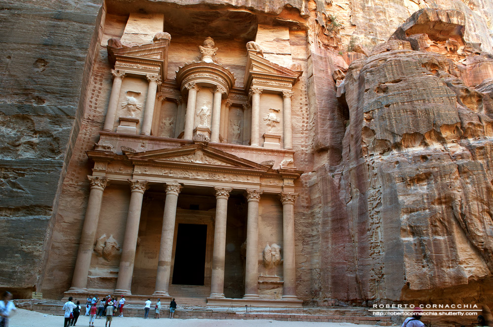 Petra, una delle Sette Mraviglie del Mondo, non può essere esclusa da qualsiasi itinerario in Giordania (Archivio Fotografio Pianeta Gaia)