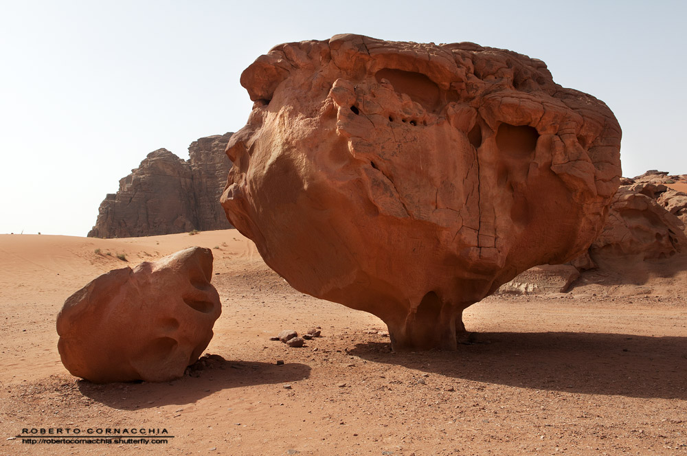 Spettacolare formazione rocciosa nel deserto di Wadi Rum (Archivio Fotografico Pianeta Gaia)