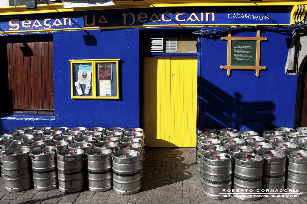 Scorte di birra da ripristinare per un pub di Galway - Archivio Fotografico Pianeta Gaia