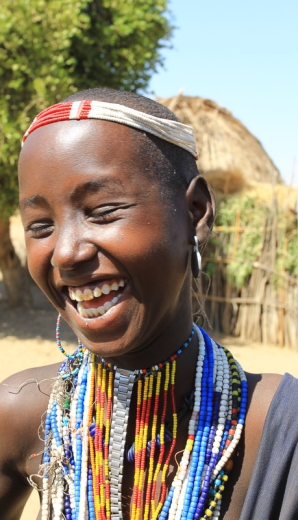Una ragazzina in un villaggio di etnia Konso