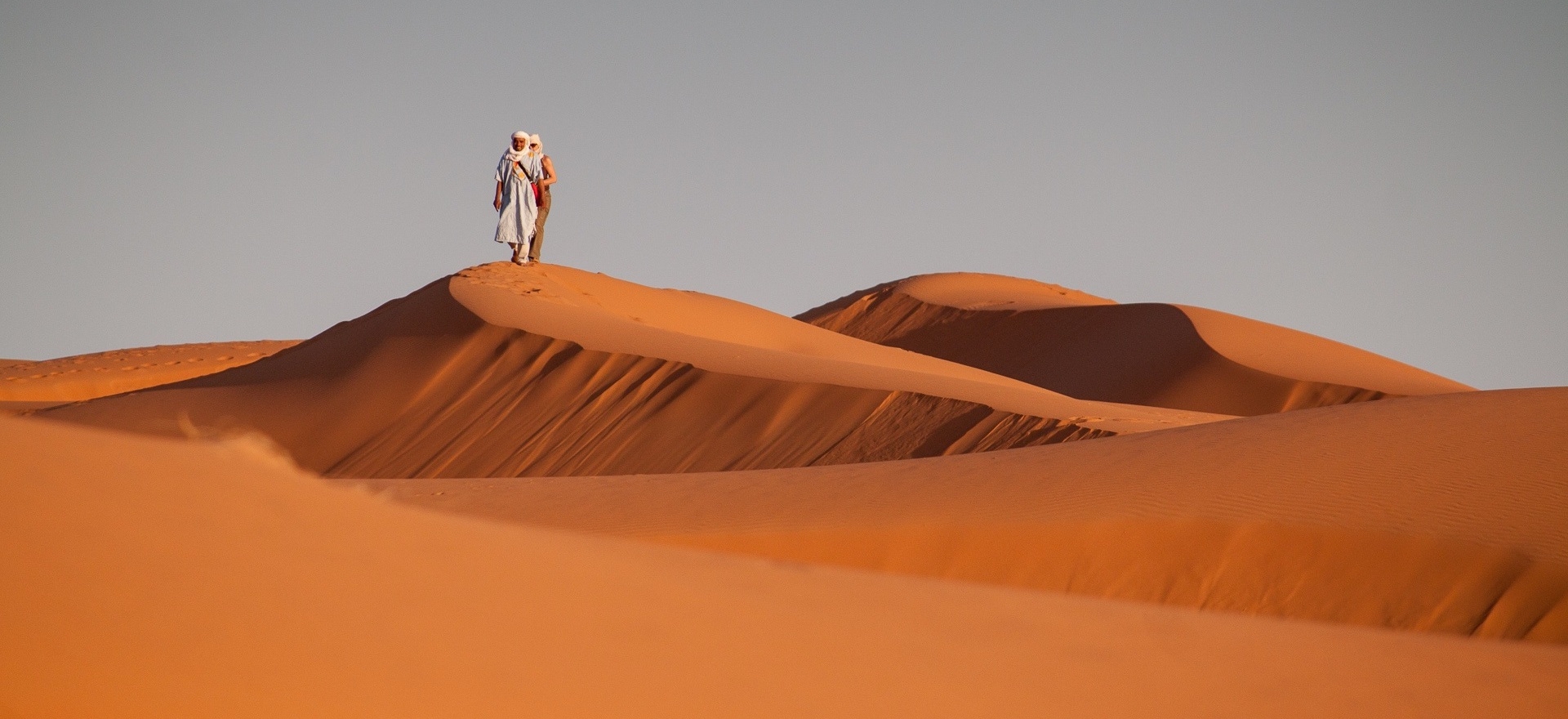 marocco deserto con uomini